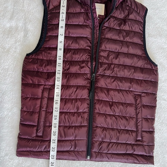Aeropostale NWOT Burgundy Puffer Vest. #018 - Picture 4 of 5